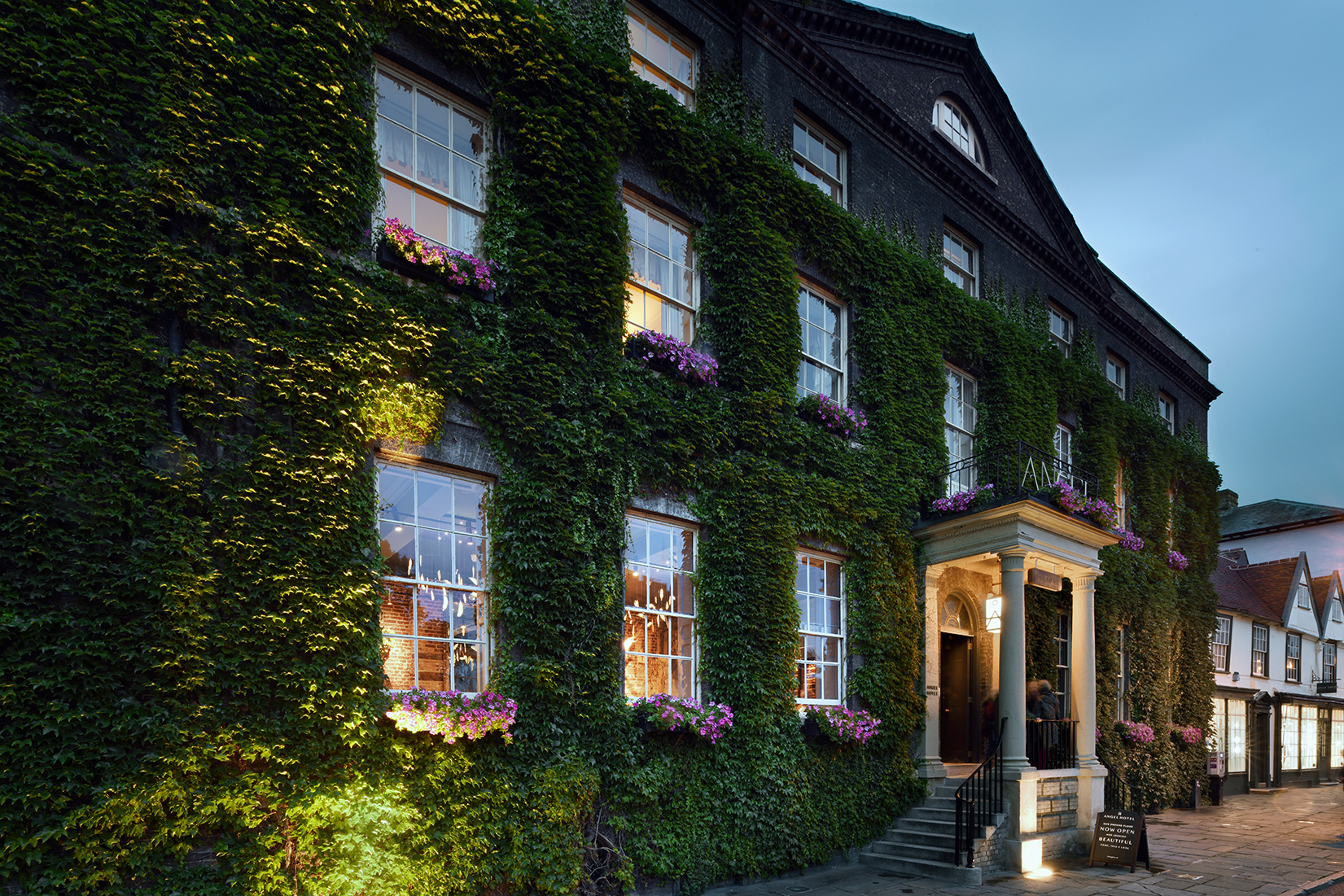 The ivy-clad Georgian coaching house, is perched on Bury St Edmunds’ historic main square, carrying nearly a millennium of stories. 